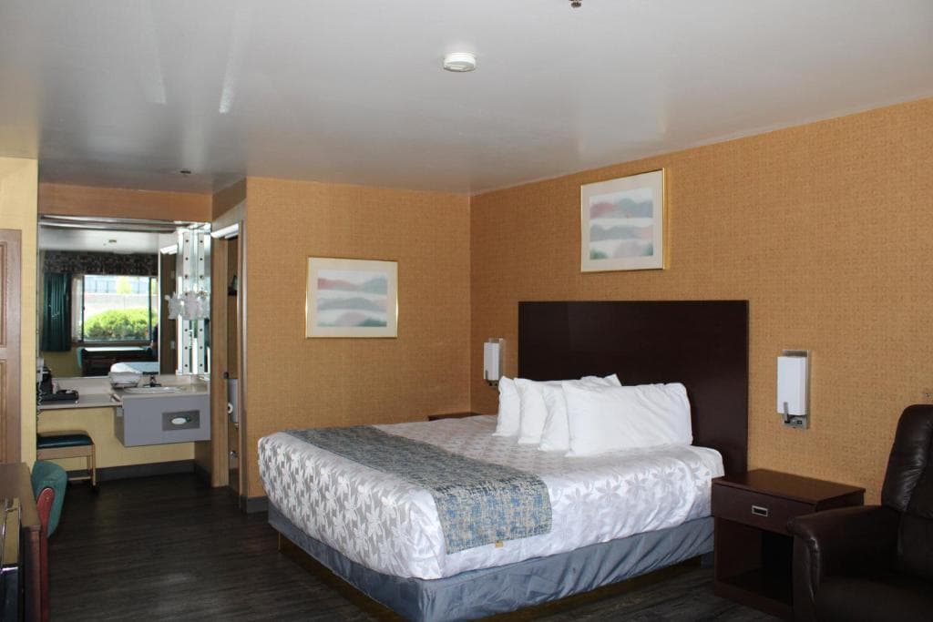 Deluxe King Bed Linens