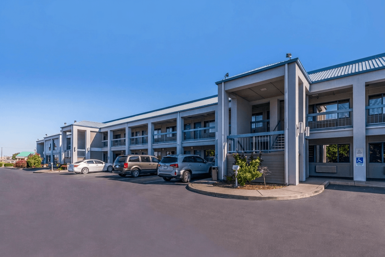 Americas Best Value Inn Phoenix Oregon exterior
